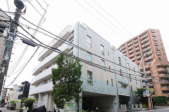 その邸が魅せる...