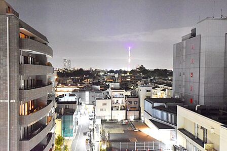 少し優雅に、眺望の良い部屋で新生活をしてみませんか?青空がみえたり、眺望や窓からの景色が良いと、家で過ごす時間も快適です。