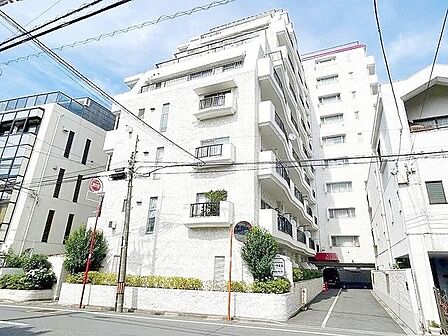 太陽に愛され、陽当り・通風に優れた魅力的で快適さを追求したマンションです。ここに住むからこそ意味がある。そんな特別感に浸りながら、毎日をお過ごしして欲しいです。