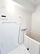 1日の疲れを取り心身を癒すことができる住まいの中のリラクゼーション空間。心からゆったりと寛いでいただけるよう、ゆとりのスペースを確保しております♪