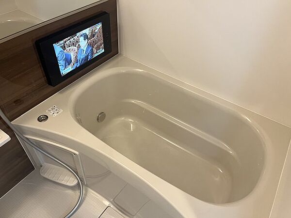 画像4:優雅なテレビ付きのお風呂♪