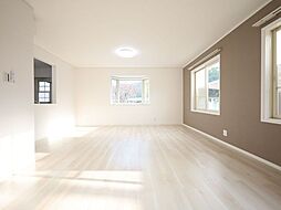 中古戸建　野洲市栄 5SLDKのリビング/ダイニング