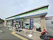 ファミリーマート 　香芝良福寺店まで550メートル