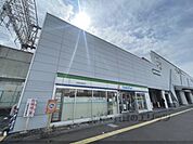 ファミリーマート　近鉄桜井駅前店まで700メートル