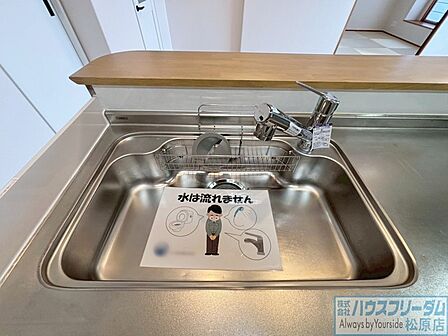 使い勝手の良いワイドサイズのシンク。