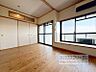 子供部屋：バルコニーに面した明るいお部屋