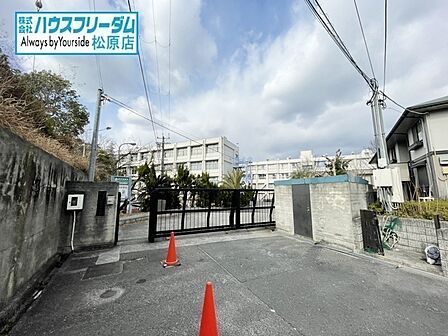 羽曳野市立峰塚中学校