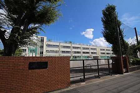 葛飾区立東綾瀬小学校 720m