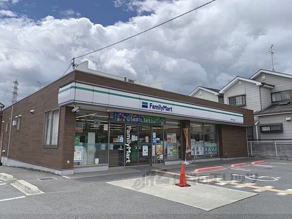 ファミリーマート　奈良六条西店まで1100メートル