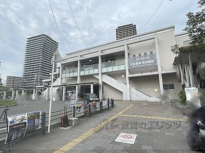 周辺：香里園駅まで900メートル