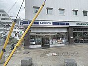 ローソン　香里園駅前店まで930メートル