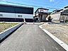 外観：前面道路含む現地写真