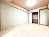 室内：【約6畳洋室】クロス張替え、照明交換、ハウスクリーニングを実施いたします。リビング直通です。