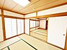 室内：【リフォーム後/和室（1）】畳の表替えとふすま・障子の張替えを行いました。客間としても寝室としても使える和室空間。