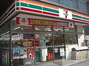 セブンイレブン新宿6丁目店 436m