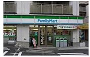 ファミリーマート牛込柳町駅前店 739m