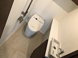 [トイレ] ザレジデンス平河町 トイレ トイレに手洗いボウルがあるのもポイントです。
