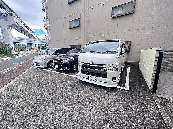 画像18:駐車場