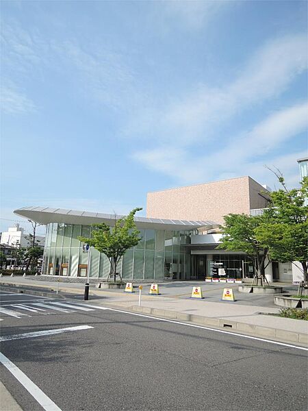 画像18:新潟市立中央図書館（556m）