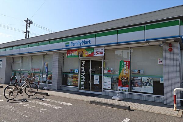 画像17:ファミリーマート 新潟十番町店（554m）