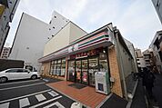 セブンイレブン 徒歩5分。コンビニ 380m