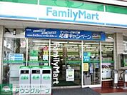 ファミリーマート花やしき遊園地前店 徒歩9分。 710m