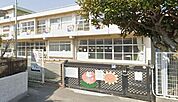 小田原市立酒匂幼稚園 徒歩4分。幼稚園や保育園が整い、小さなお子さまの通園も安心。子育て世帯に嬉しい環境です。 300m
