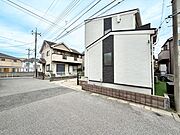 閑静な住宅街で前面道路は車通りが多くないのでお子様も安心です！