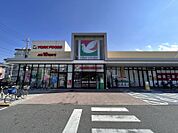 ヨークフーズ六高台店まで　580m　徒歩約8分