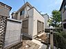 外観：【Exterior】落ち着きのあるシンプルな外観で、長く愛せる住まいに仕上がっています。