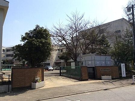 村上東小学校 940m
