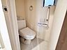 トイレ：【Toilet】清潔感があり、落ち着いたデザインのトイレ。家族みんなが快適に使えます。