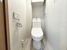 トイレ：【Toilet】清潔感があり、落ち着いたデザインのトイレ。家族みんなが快適に使えます。