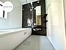 浴室：【Bathroom】リラックスできる空間で、一日の疲れを癒し、心身共にリフレッシュできます。