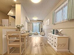 JR山陰本線 石原駅 バス4分 前田下車 徒歩5分の賃貸アパート 2階2LDKのリビング/ダイニング