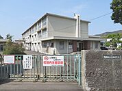 余内小学校まで1900メートル