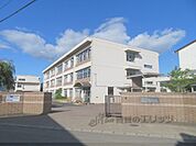 修斉小学校まで1700メートル