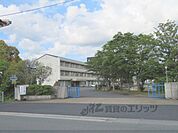 春日中学校まで1300メートル