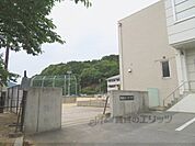 東小学校まで3300メートル