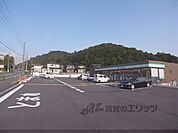 ファミリーマート　園部小山西町店まで400メートル