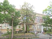 惇明小学校まで550メートル