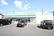 ファミリーマート　中川万場店
