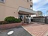 外観：外と内をつなぐエントランスは管理が行き届き、居住者を優しく迎え入れてくれます。