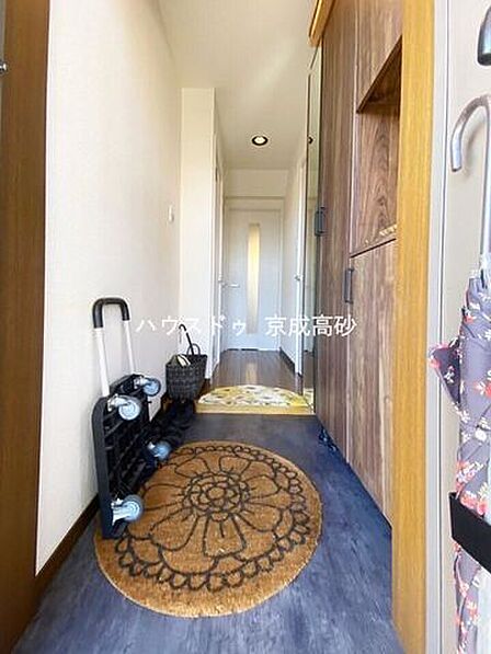 大型の下駄箱収納でお気に入りの靴もたっぷり収納できますね！