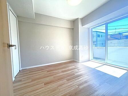毎日の疲れを癒す主寝室。リラックスできる時間をお過ごしください。