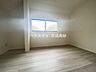 子供部屋：2面採光でとっても明るいお部屋です！子供部屋としても良さそうです！お日様の光がサンサンと入るお部屋は気持ちがいいですね！