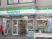 ファミリーマート目黒青葉台三丁目店 徒歩8分。 570m