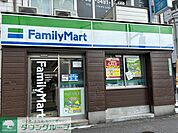 ファミリーマート 用賀駅前店 徒歩4分。 270m