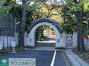 私立聖心女子学院初等科 徒歩26分。小学校 2020m