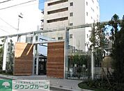 VILLAGE 徒歩7分。ショッピングセンター 560m